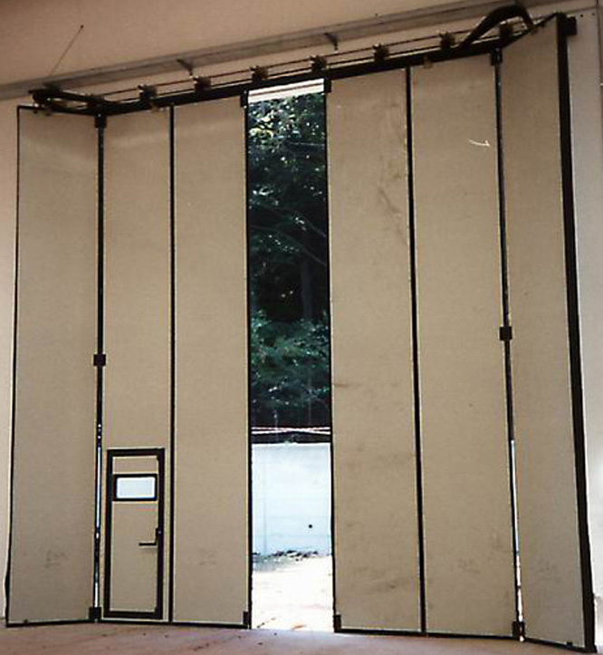 青島工業(yè)折疊門